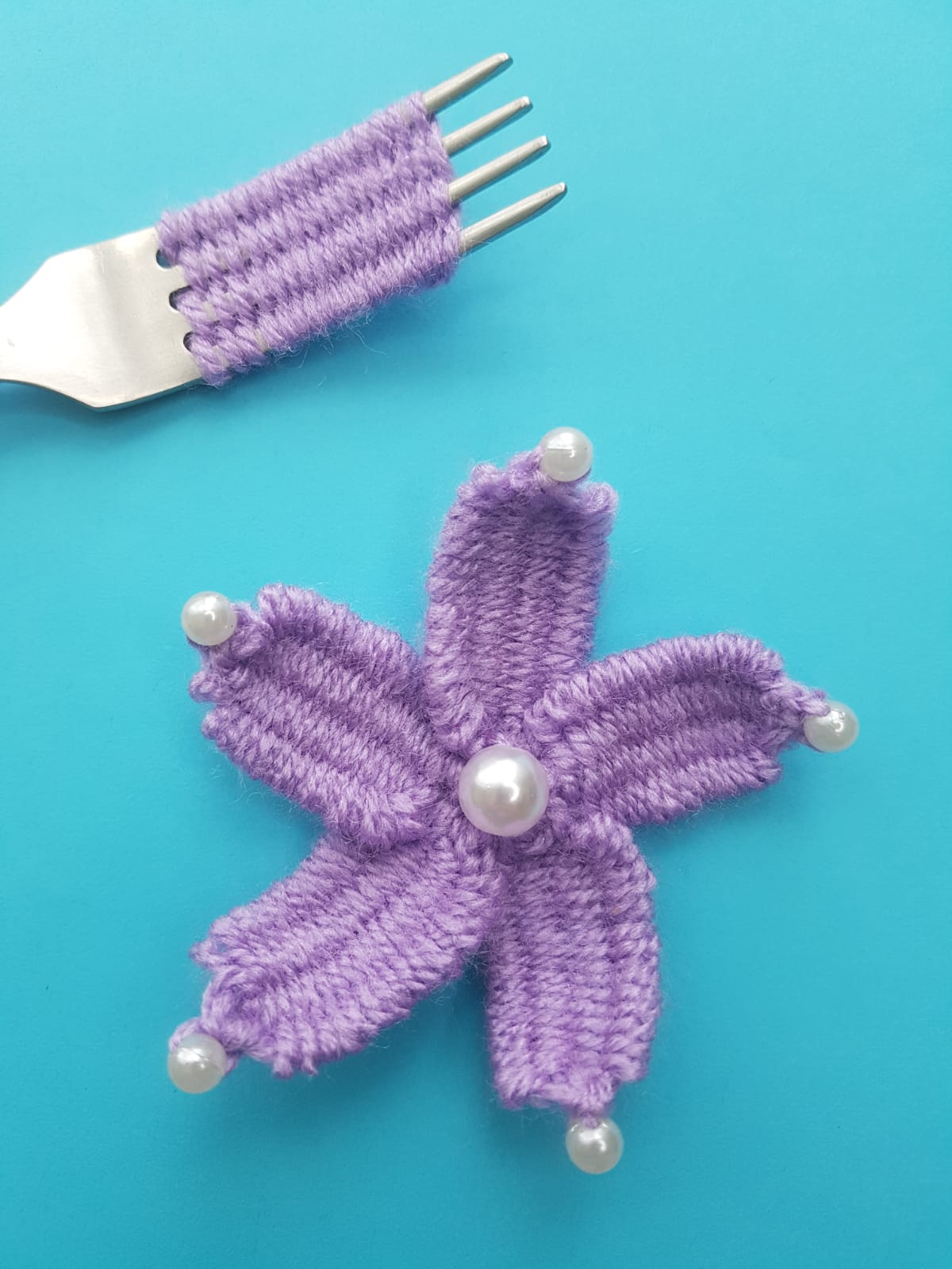 Цветок из ниток на вилке смотреть онлайн