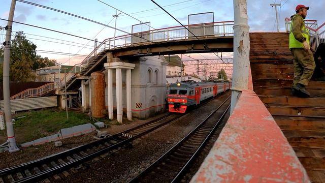 Разбор пешеходного наземного моста через железную дорогу в Солнечногорске.13 сентября 2021 года. смотреть онлайн