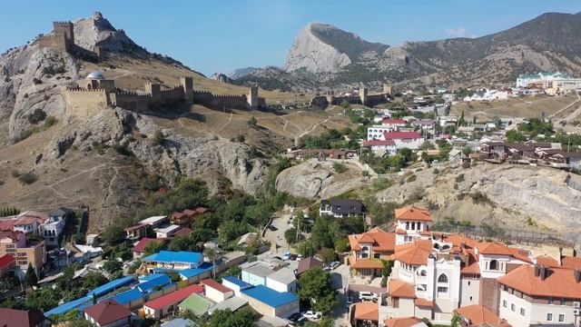 Крым. Судак. Генуэзская крепость с высоты птичьего полета. смотреть онлайн