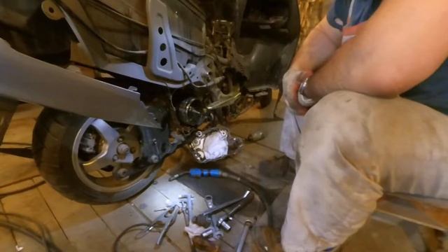 suzuki an400 ремонт обгонной муфты часть 8 смотреть онлайн