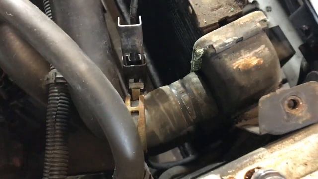 Renault 25 barn find first wash in years .With radiator removal as well смотреть онлайн