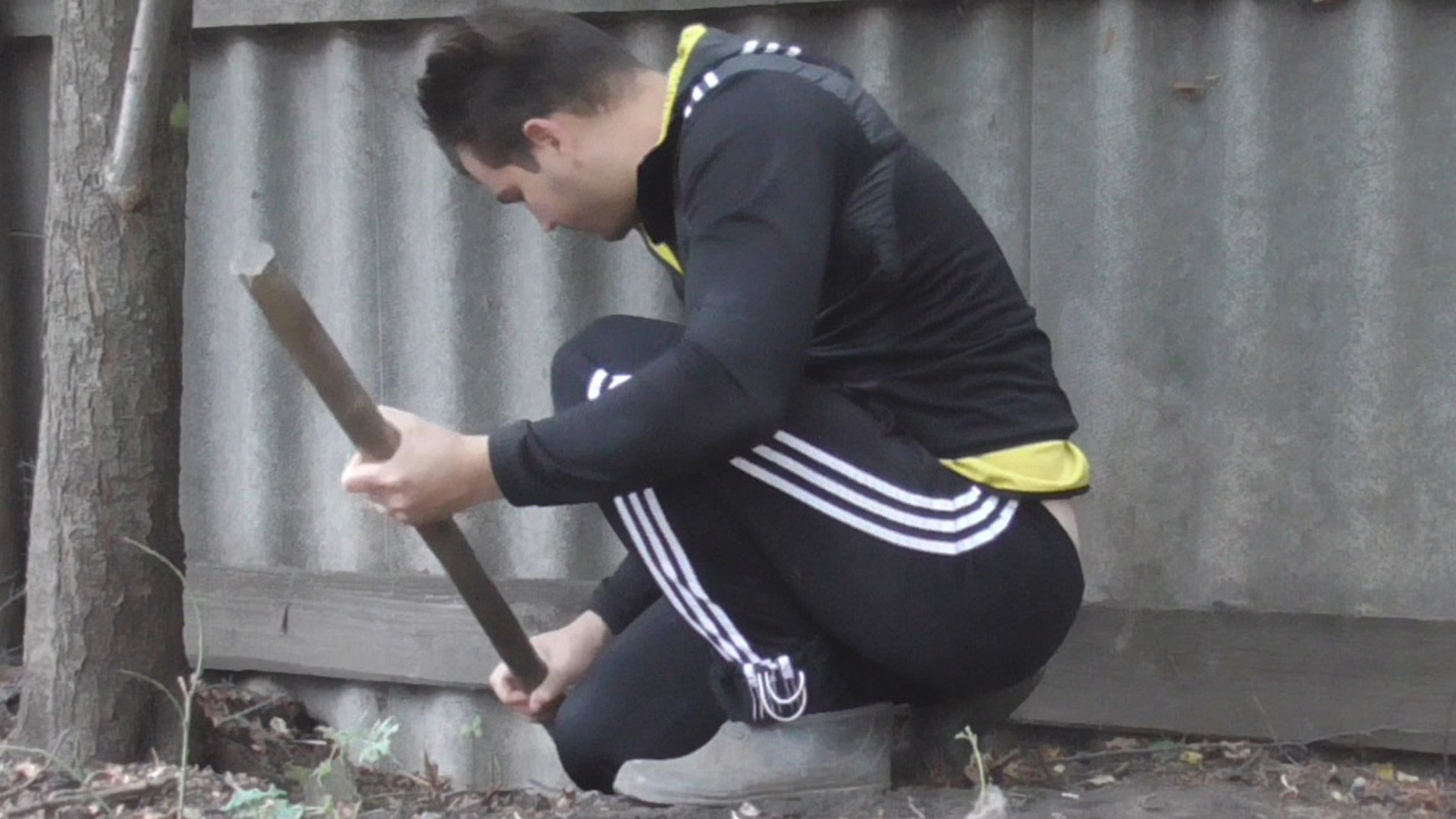 Роем с бабушкой яму под шифером смотреть онлайн