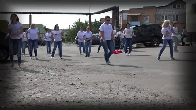Флешмоб от родителей / Мамы жгут на дороге / Выпускной 2019 смотреть онлайн
