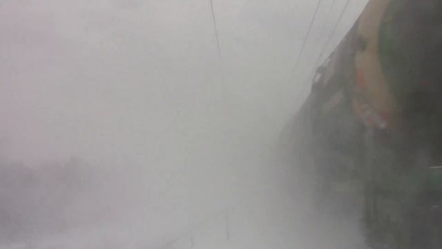 Тепловоз 2ТЭ116У летит с горы смотреть онлайн