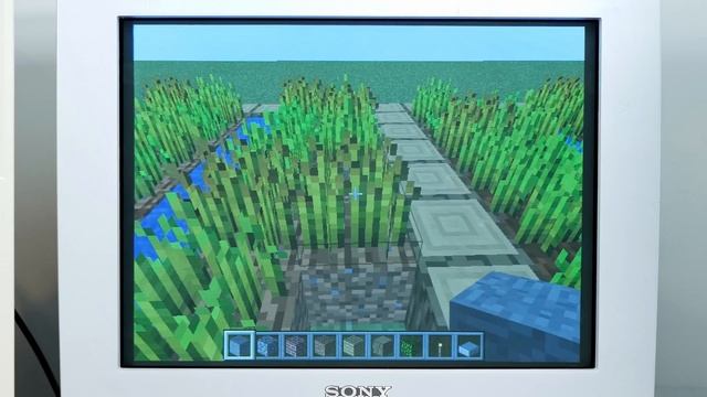Playing Minecraft on a 30 Year Old Macintosh Clone смотреть онлайн