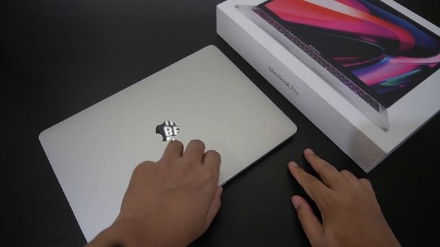 Unboxing MacBook Pro M1 13 Inch Silver смотреть онлайн