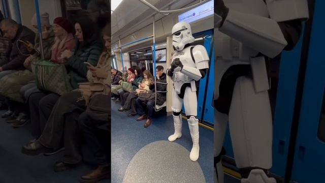 Обычное утро, наш штурмовик едет на работу?#звездныевойны#косплей#starwars#вднх#выставка смотреть онлайн