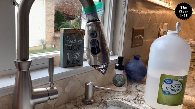How To Clean Faucet Head Fast|| Remove Hard Water Deposits/Stains/Lime Build Up|| Natural Method. смотреть онлайн