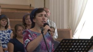 Кружится и падает лист кленовый..