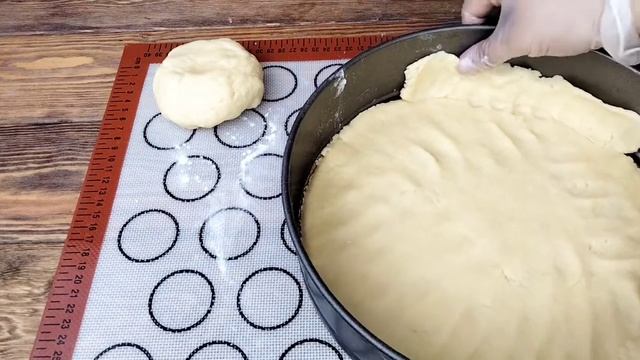 Пироги с брынзой и помидорами