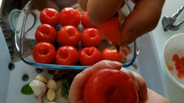 Малосольные помидоры.Вкусная закуска | Lightly salted tomatoes. Delicious appetizer | Sirush Kitche смотреть онлайн