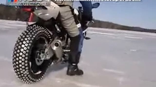 BMW S1000RR na l'du смотреть онлайн