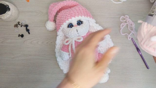Зайка из плюшевой пряжи крючком. Презентация МК смотреть онлайн