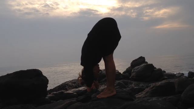 Ocean Yoga with Varvara смотреть онлайн