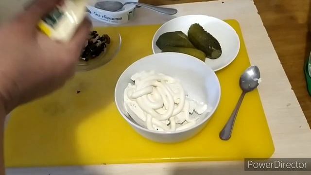 Запекаем мясо с творожным сыром и маринованным огурцом смотреть онлайн