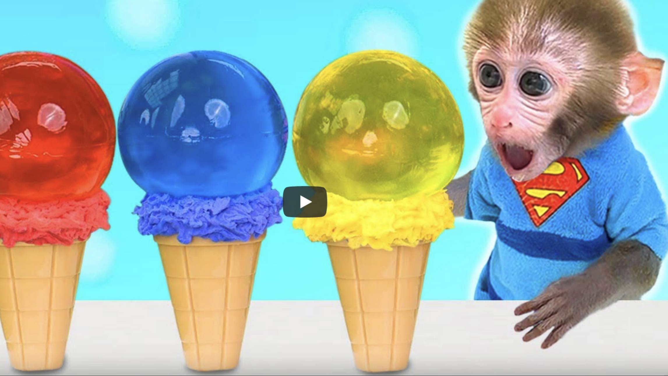 Обезьянка Бэби Бон Бон ест желе с фруктами и играет с утятами в бассейне смотреть онлайн