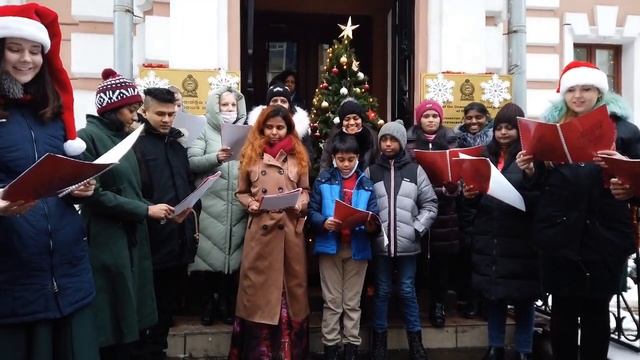 Поздравления с Новым годом от Посольства - Christmas carols by the Embassy смотреть онлайн