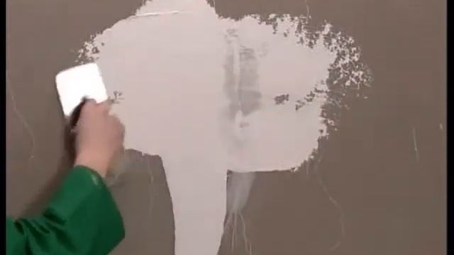 Нанесение эластичной шпаклевки. Elastrong rasatura elastica Oikos. смотреть онлайн