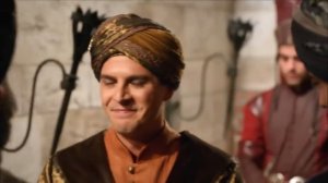 Мустафа вернулся во дворец