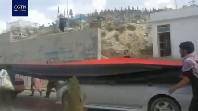 Чёрно-красно-зелёный флаг длиною в десятки метров смотреть онлайн