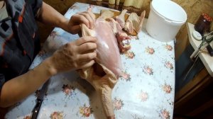 Сколько мяса в индюке...? Разделка обычного деревенского индюка. Разведение индюков