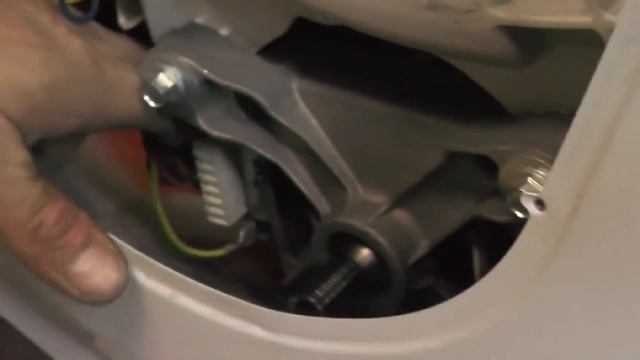 Меняем барабан у стиральной машины INDESIT WISN82 смотреть онлайн