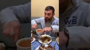 Как нужно правильно есть Дагестанский хинкал