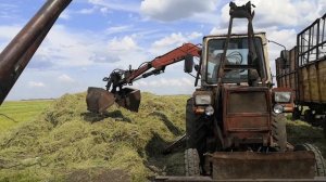 Погрузка сена (ОВСЮК) грейферный погрузчик на базе Юмз 6, 2Птс4+Мтз 82.1.Сенокос 2020.