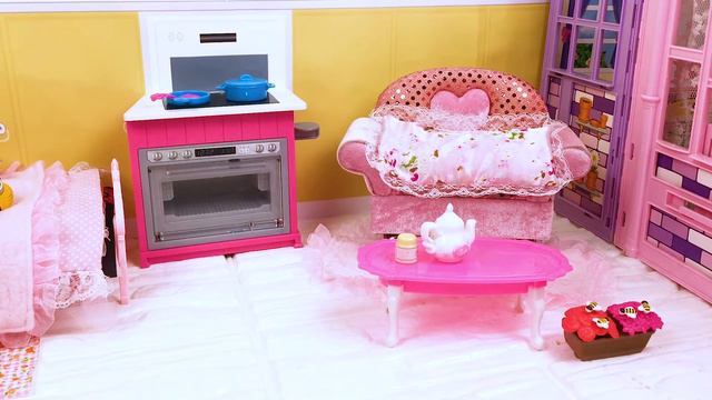 Barbie doll bedroom toys, Asha and snow white in the pink bedroom to eat and watch TV смотреть онлайн