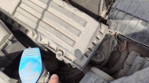 Как поменять воздушный фильтр Фольксваген Тигуан