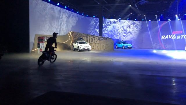 Презентация новой переосмысленной Toyota RAV4 2019 5 поколения. Тойота, которую создали заново. смотреть онлайн