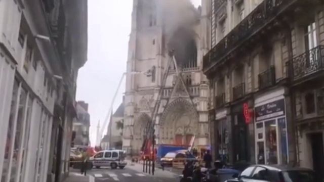 СОБОР СВЯТЫХ ПЕТРА И ПАВЛА В ОГНЕ смотреть онлайн