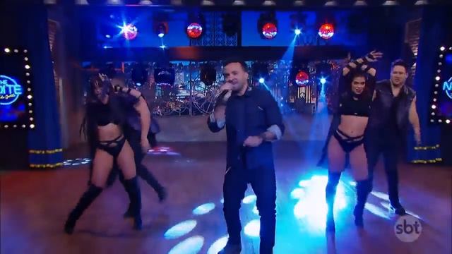 Luis Fonsi canta Despacito | The Noite (26/03/18) смотреть онлайн