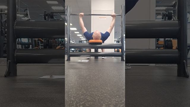 Д1 07.06. жим штанги лежа на горизонтальной скамье 60кг смотреть онлайн