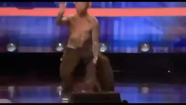 Прикол.Что он вытворяет уму не постижимо. смотреть онлайн