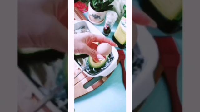 Запеченный авокадо ? с яйцом ?! смотреть онлайн