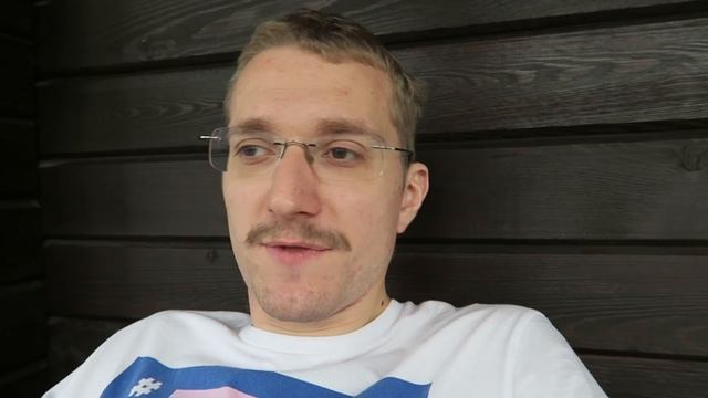 Пожилая лохматая обезьяна рассуждает на такую тему как деградация. смотреть онлайн