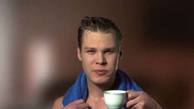 Des hommes infidèles se font gifler en slow-motion смотреть онлайн