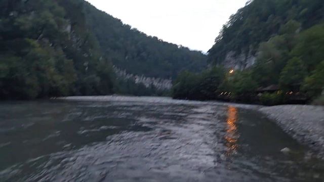 Адлер, горная река и опасное купание в ней! смотреть онлайн