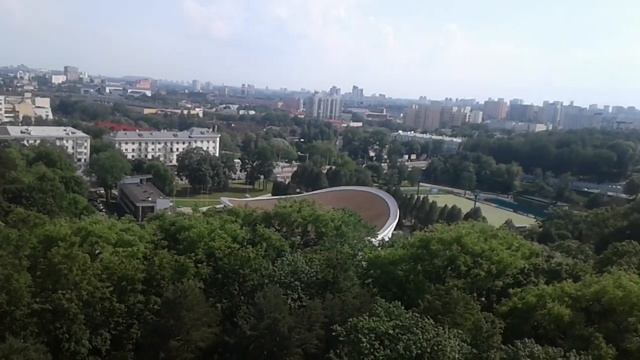 КОЛЕСО ОБОЗРЕНИЯ В ПАРКЕ ГОРЬКОГО! ПОДНИМАЮСЬ ОЧЕНЬ ВЫСОКО! ВИДНА ВСЯ СТОЛИЦА! смотреть онлайн