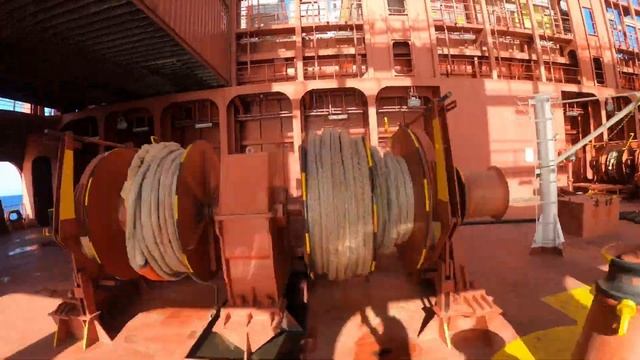 В рейсе часть 1: Прогулка по контейнеровозу ( мостик, машинное отделение, палуба ) смотреть онлайн