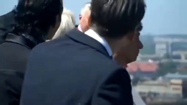 С крыши днепропетровской синагоги поют хозяева земли украинской что Украина их земля смотреть онлайн