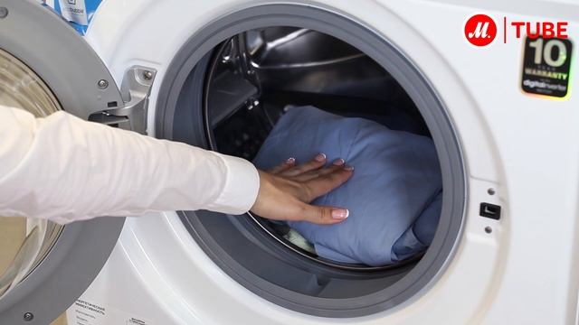 Видеообзор стиральной машины Samsung WF602U2BKWQ с экспертом М.Видео смотреть онлайн