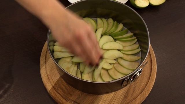 Apple Sharlotka Recipe (Apple Cake)