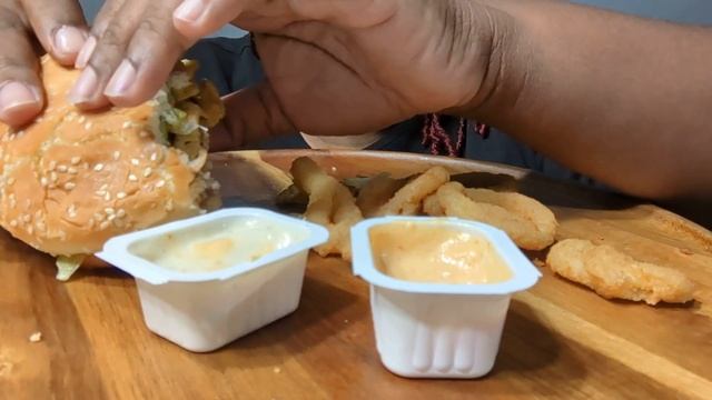 ASMR NEW SOUTHWEST BACON WHOPPER FROM BURGER KING смотреть онлайн