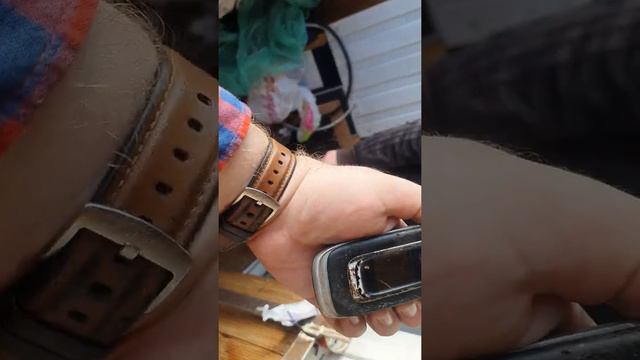 В гостях у Коли. Очень много старых кнопочных телефонов. Больше сотни. В руках Nokia 6131 смотреть онлайн