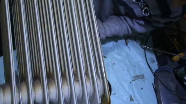 Железо и Масло в старом обогревателе смотреть онлайн