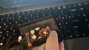 Подключить ноутбук в машине к 12 вольтам. За 350 рублей.