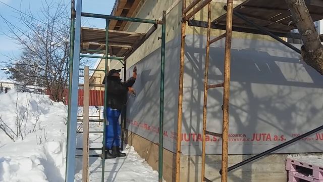 Как правильно утеплить стены из бруса и натянуть ветрозащитную мембрану смотреть онлайн