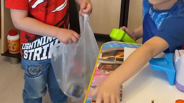 Играем в магазин | Играем в продавца и покупателя. Детская касса смотреть онлайн